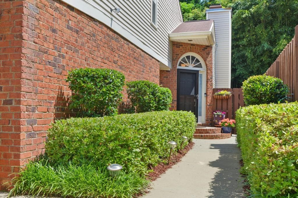 2 bedroom, 1,731 sq ft townhouse sold at 1831 Rockridge Place, Atlanta, GA 30324