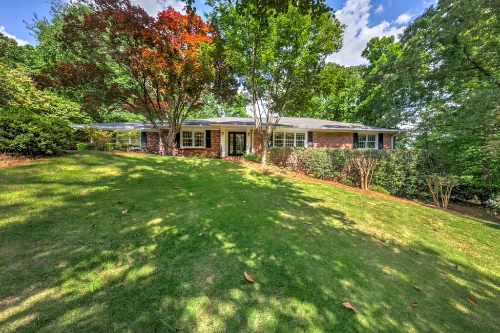 4 bedroom, 3,948 sq ft single family residence sold at 2715 Ridgewood Road, Atlanta, GA 30327