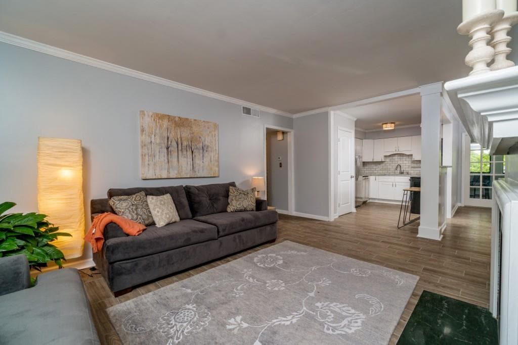 2 bedroom, 1,163 sq ft condominium sold at 11 Glenald Way, Atlanta, GA 30327