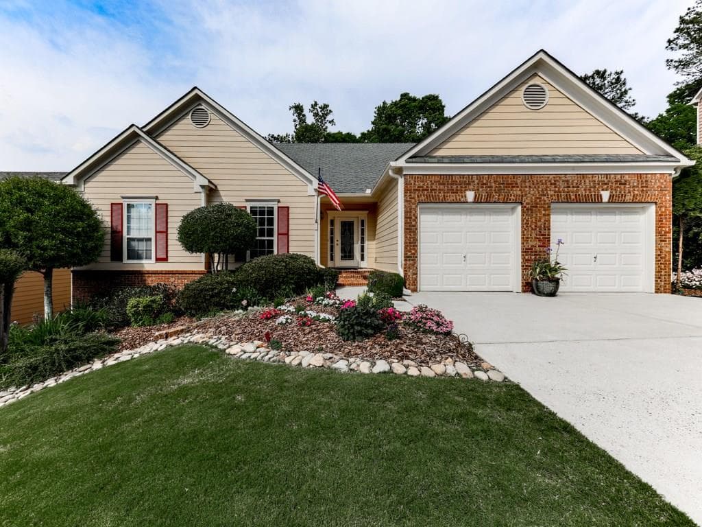 3 bedroom, 2,114 sq ft single family residence sold at 370 Hunt Creek Drive, Acworth, GA 30101