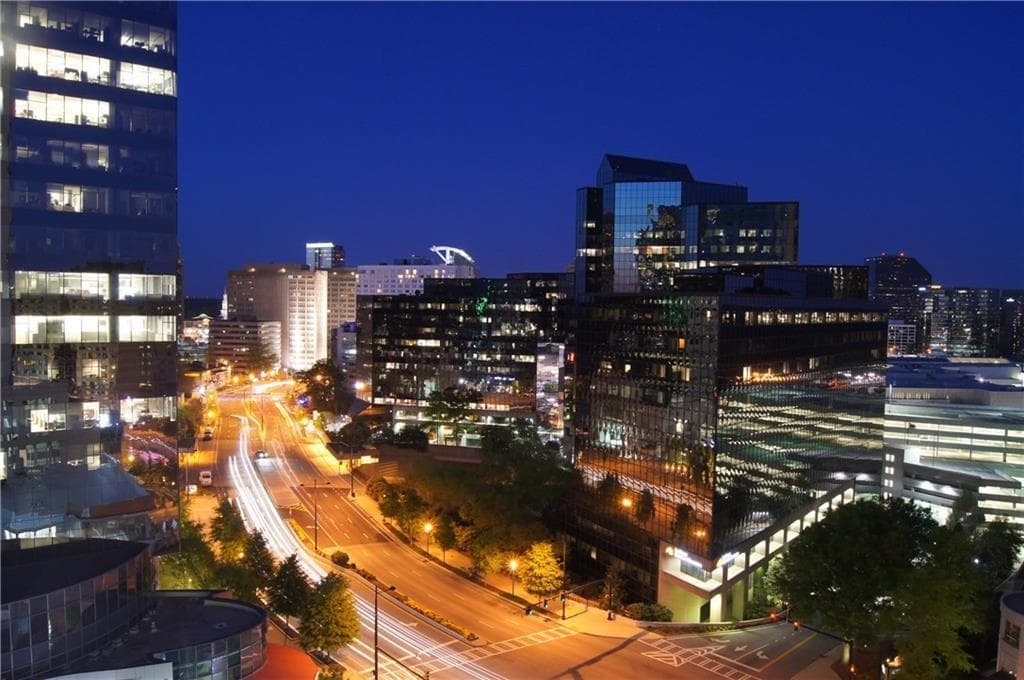 1 bedroom, 655 sq ft condominium sold at 3324 Peachtree Road 2203, Atlanta, GA 30326