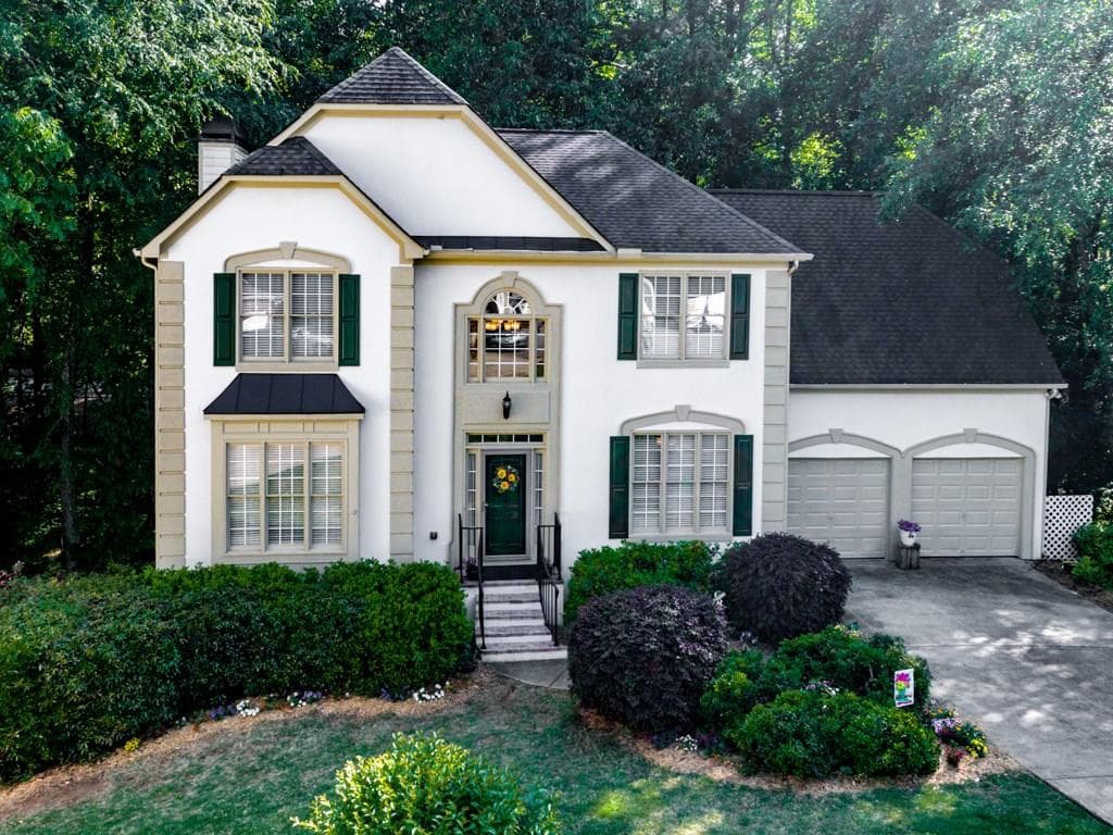 4 bedroom, 2,382 sq ft single family residence sold at 2002 Wiltshire Court, Woodstock, GA 30189