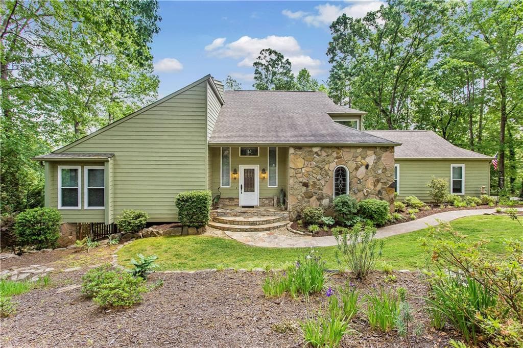 5 bedroom, 2,629 sq ft single family residence sold at 100 Fairway Ridge Drive, Alpharetta, GA 30022