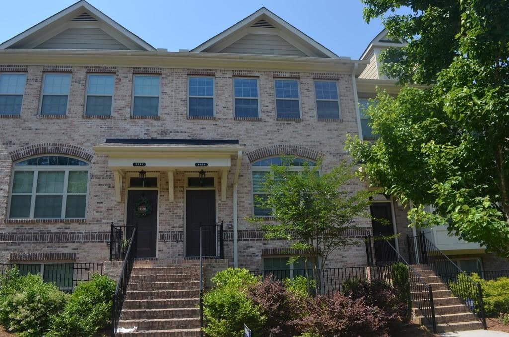 3 bedroom, 1,920 sq ft townhouse sold at 8050 Willoughby Court, Alpharetta, GA 30005