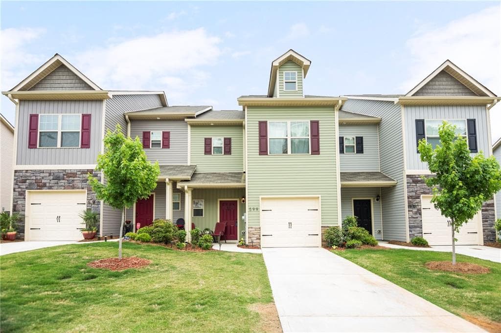 3 bedroom, 1,552 sq ft townhouse sold at 599 Oakside Place, Acworth, GA 30102