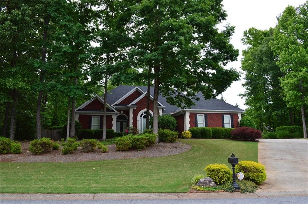 3 bedroom, 2,522 sq ft single family residence sold at 4945 Catchem Drive, Alpharetta, GA 30004