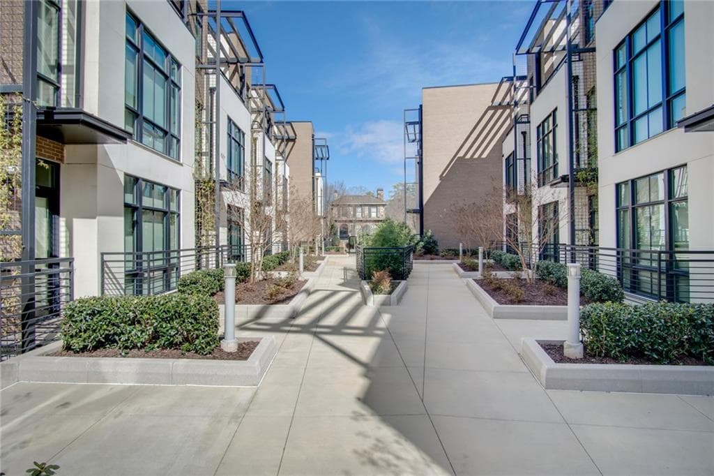 3 bedroom, 3,453 sq ft townhouse sold at 721 Longleaf Drive 3, Atlanta, GA 30342