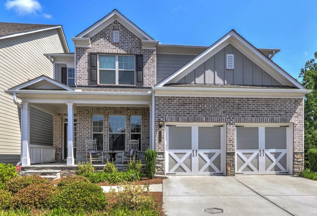 4 bedroom, 2,996 sq ft single family residence sold at 1300 Roswell Manor Circle, Roswell, GA 30076