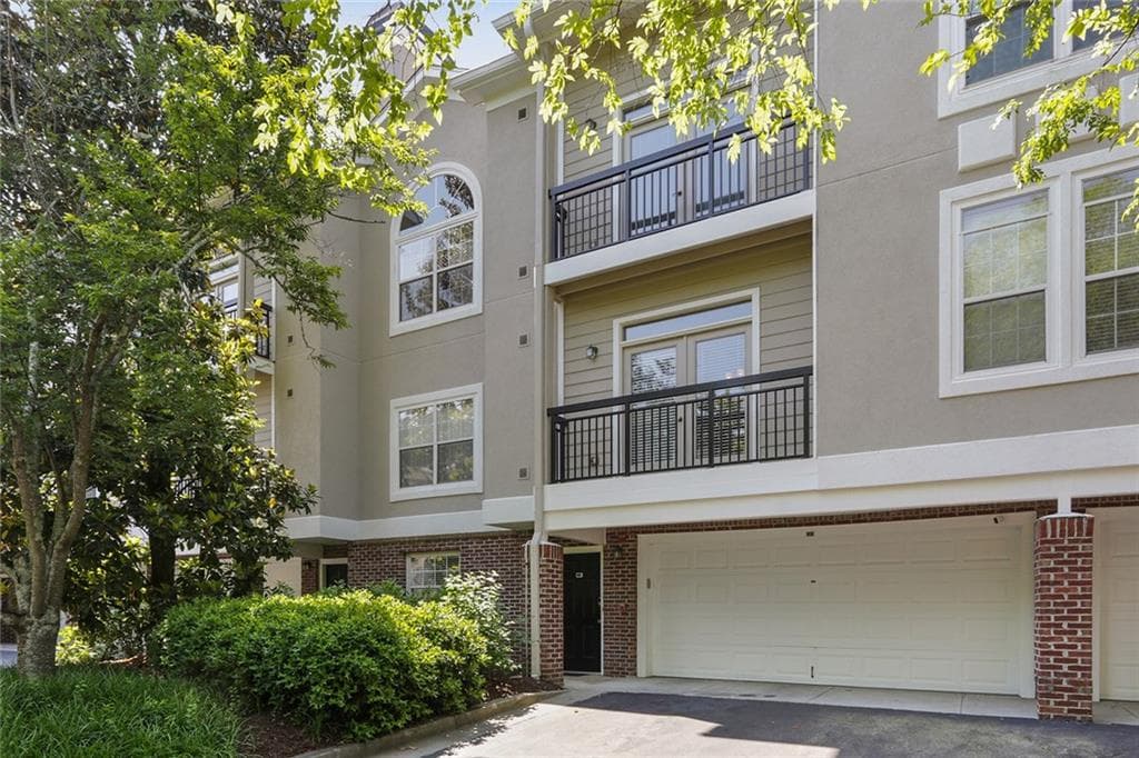 3 bedroom, 1,649 sq ft townhouse sold at 4244 River Green Drive 111, Atlanta, GA 30327
