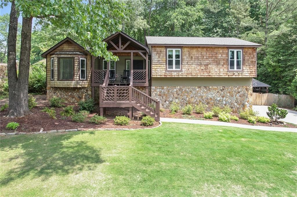 4 bedroom, 2,608 sq ft single family residence sold at 3493 Vinings North Trail, Smyrna, GA 30080