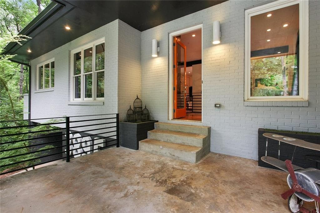 4 bedroom, 3,045 sq ft single family residence sold at 3895 Land O Lakes Drive, Atlanta, GA 30342