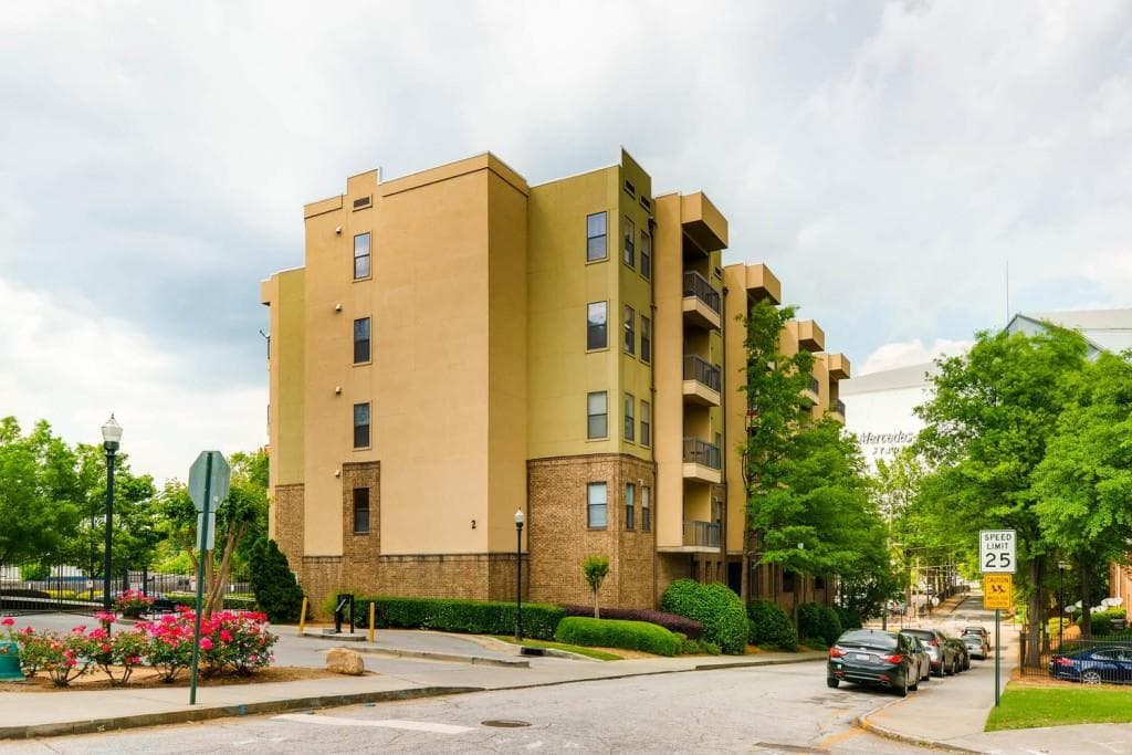 2 bedroom, 1,196 sq ft condominium sold at 425 Chapel Street 2102, Atlanta, GA 30313