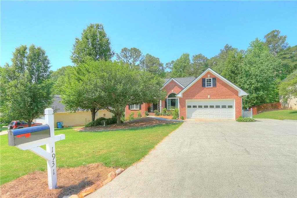 5 bedroom single family residence sold at 1931 Flowering Drive, Grayson, GA 30017