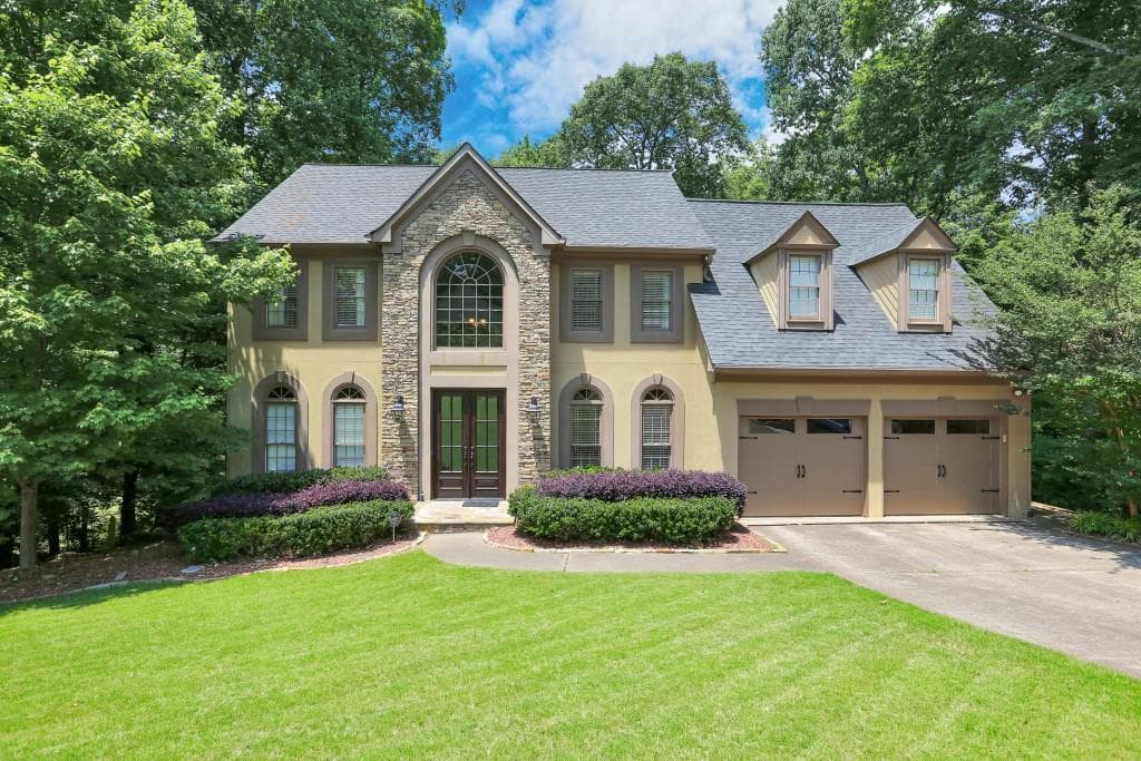 4 bedroom, 4,328 sq ft single family residence sold at 375 Hamilton Park Drive, Roswell, GA 30075
