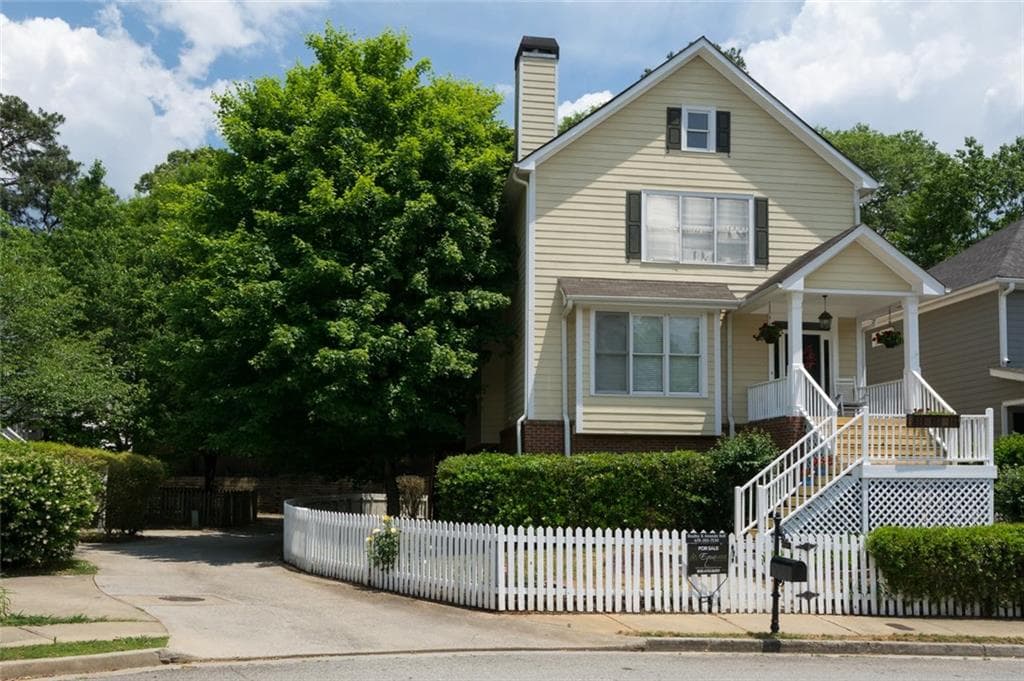 3 bedroom, 2,682 sq ft single family residence sold at 2163 Whittier Place, Atlanta, GA 30318