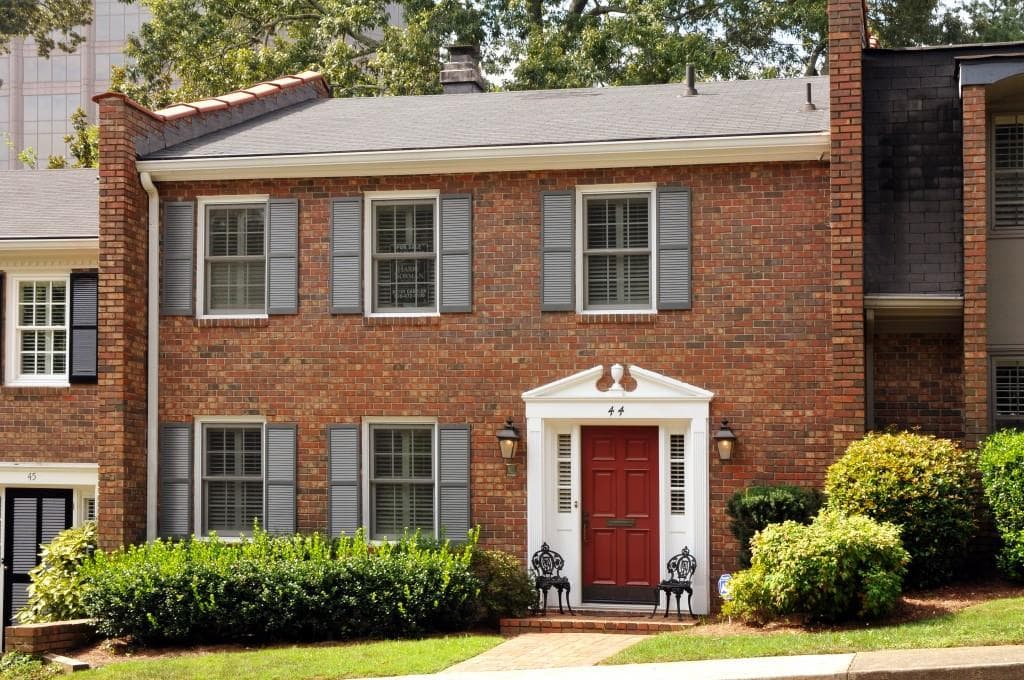 3 bedroom, 1,612 sq ft townhouse sold at 70 Old Ivy Road 44, Atlanta, GA 30342