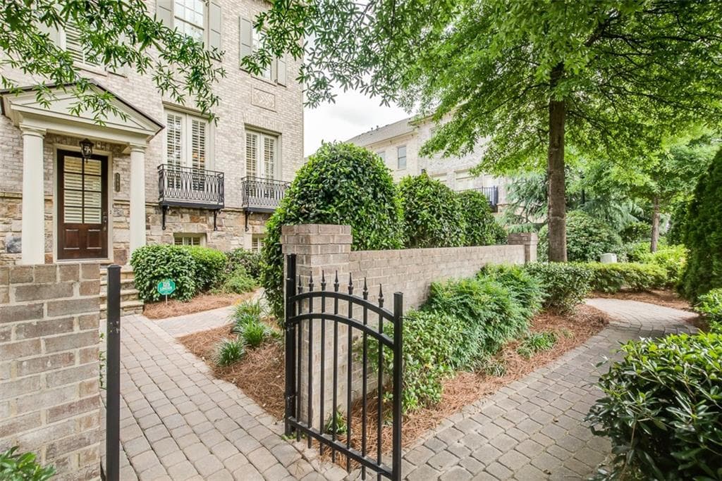 3681 Brookhaven Manor Crossing, Atlanta, GA 30319 — most recent listing photo