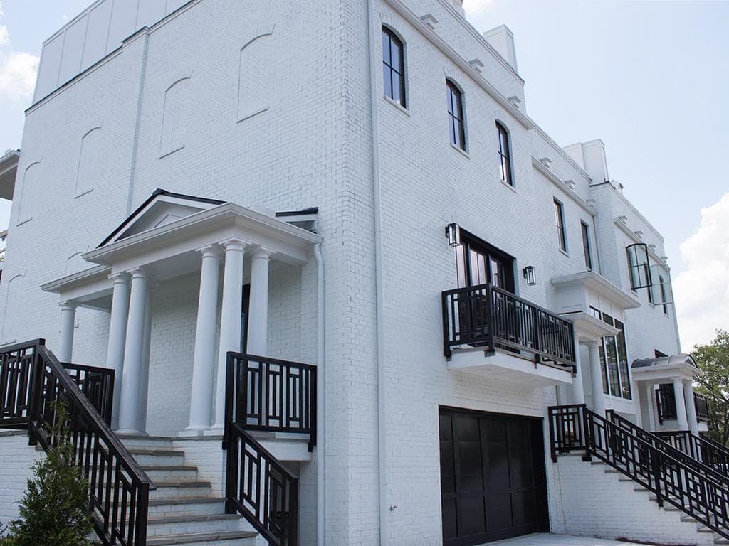 3 bedroom, 2,500 sq ft townhouse sold at 3667 Peachtree Road 1, Atlanta, GA 30319