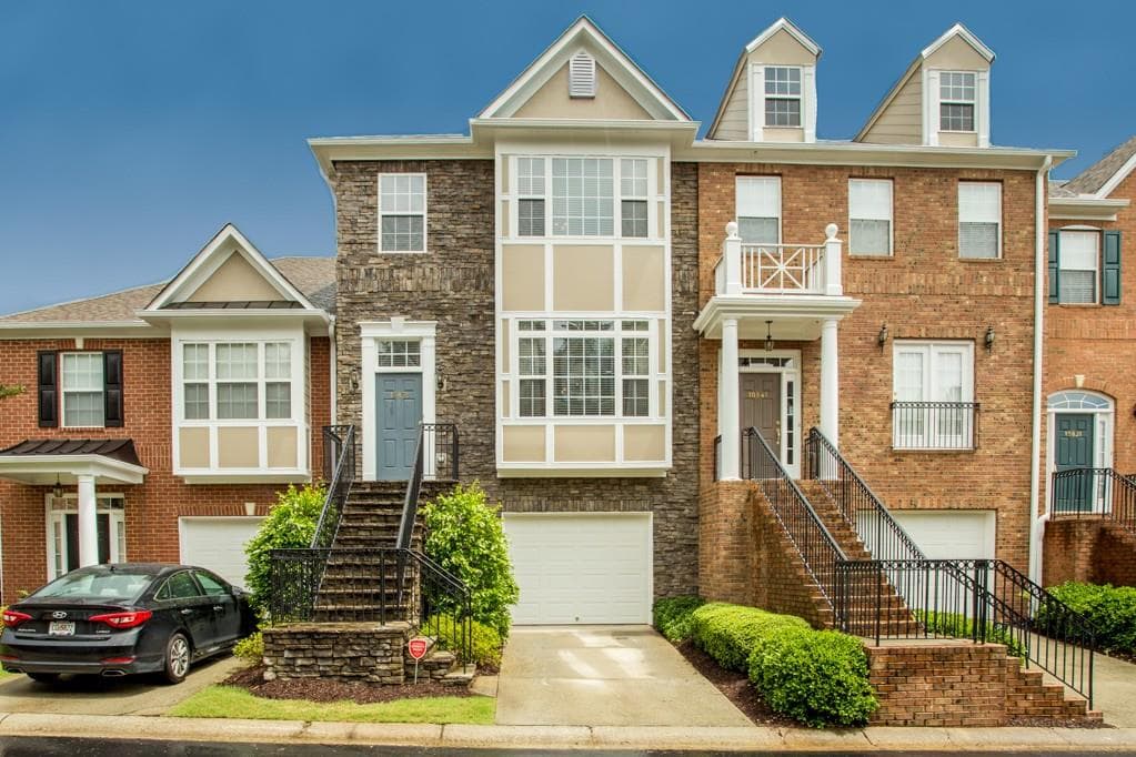3 bedroom, 2,293 sq ft townhouse sold at 10851 Alderwood Cove, Johns Creek, GA 30097