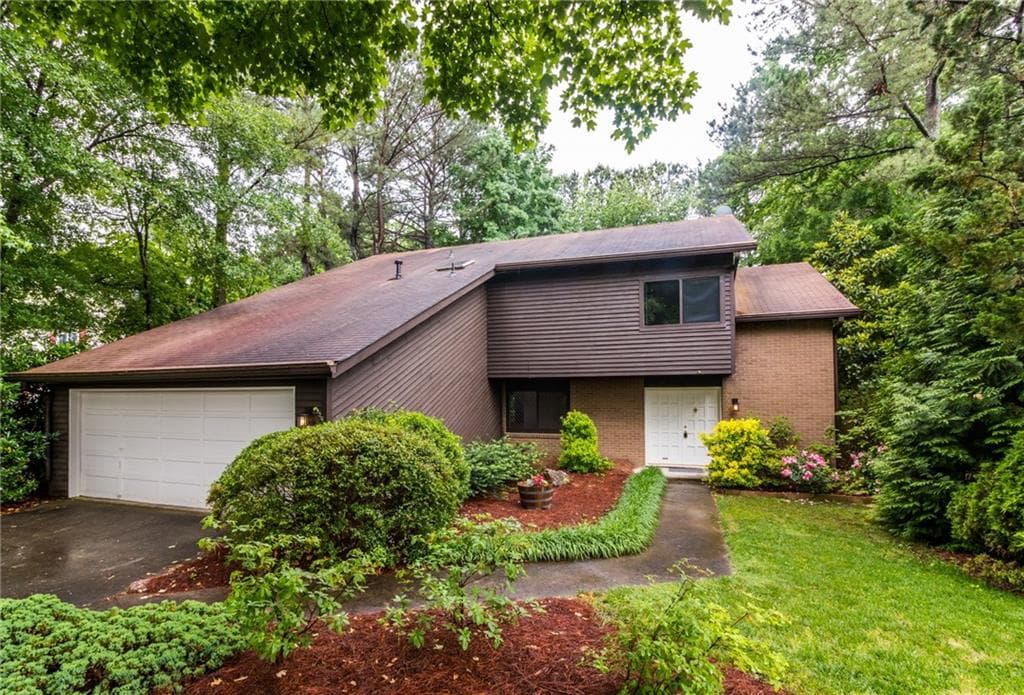 3784 Wimbledon Way, Peachtree Corners, GA 30092 — most recent listing photo