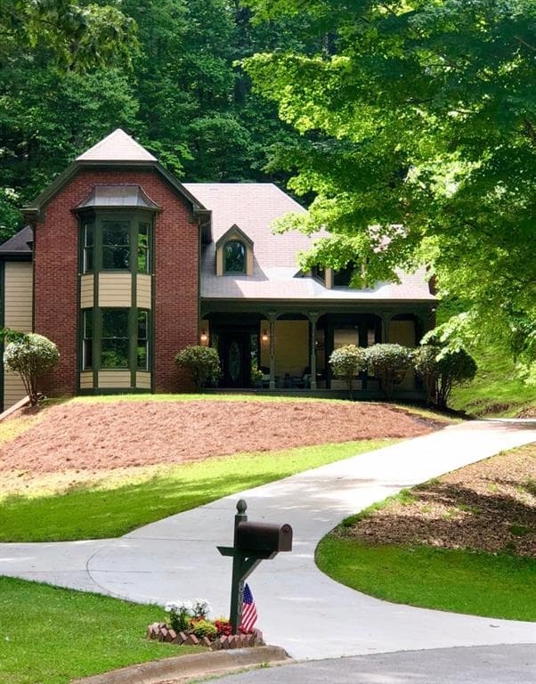 4 bedroom, 3,500 sq ft single family residence sold at 800 Marshview Close, Roswell, GA 30076
