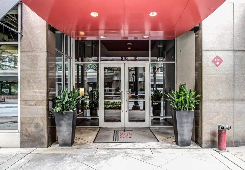 1 bedroom, 1,040 sq ft condominium sold at 805 Peachtree Street 418, Atlanta, GA 30308