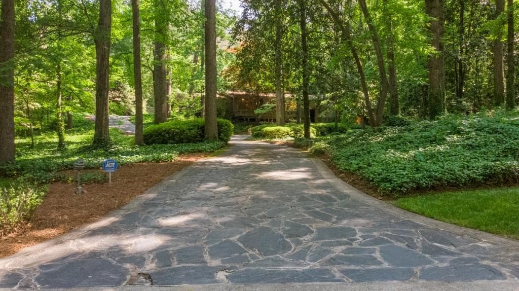 4 bedroom single family residence sold at 4865 Jett Road, Atlanta, GA 30327