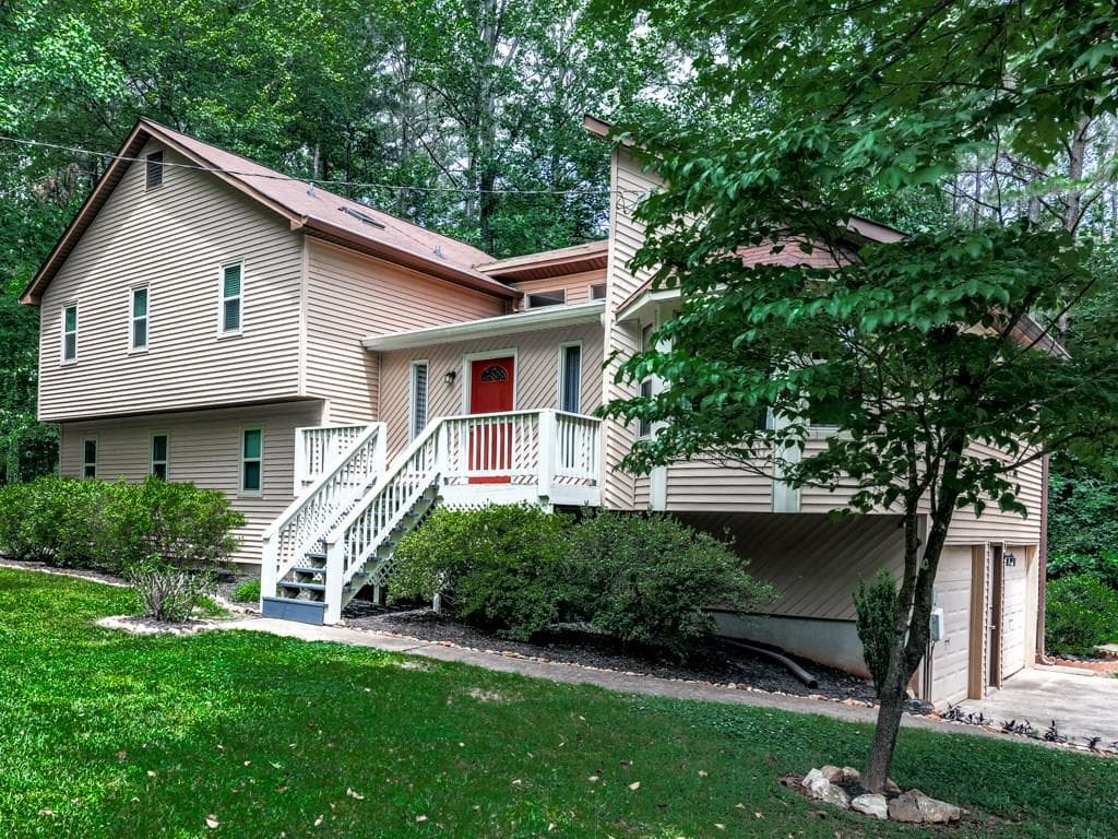 4 bedroom, 2,320 sq ft single family residence sold at 301 Bethel Drive, Woodstock, GA 30189