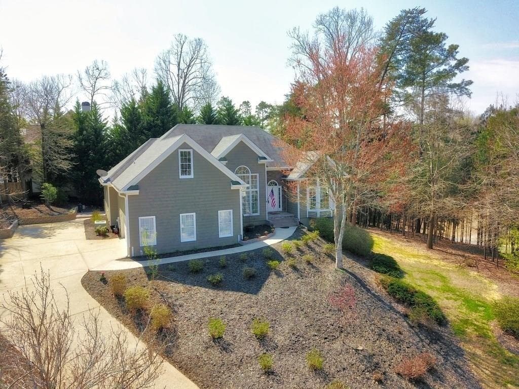3 bedroom, 4,228 sq ft single family residence sold at 7370 Colony Drive, Cumming, GA 30041