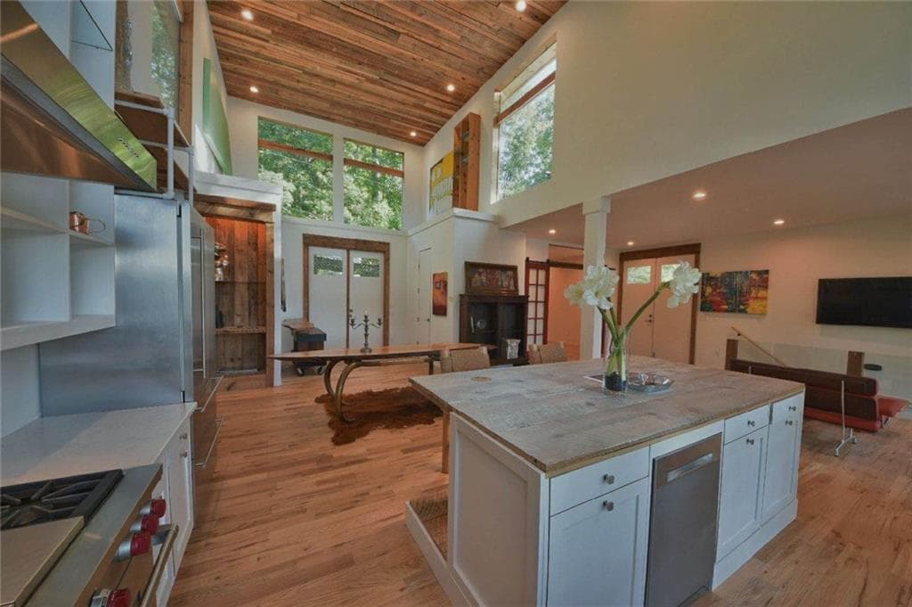 132 Lakeshore Drive, Roswell, GA 30075 — most recent listing photo