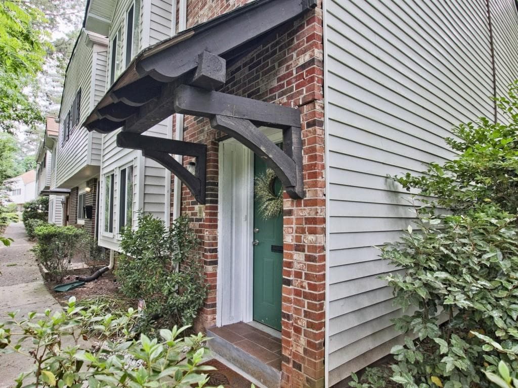 7318 Cardigan Circle, Sandy Springs, GA 30328 — most recent listing photo