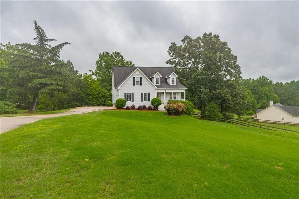 4 bedroom, 2,398 sq ft single family residence sold at 6230 Susans Trail, Cumming, GA 30040