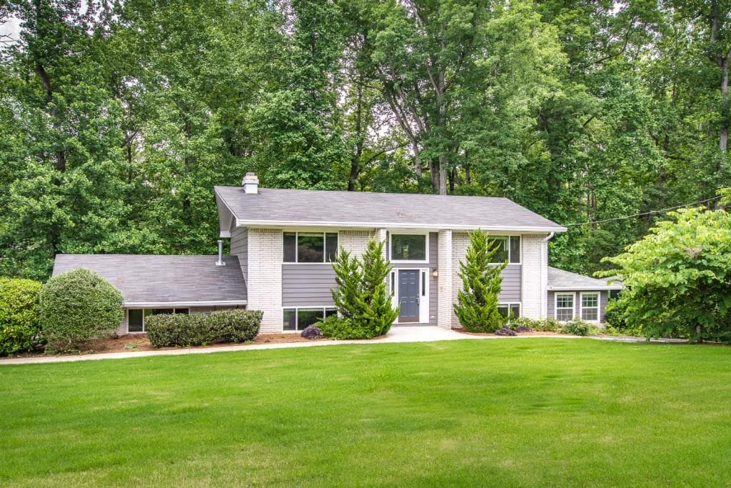 3 bedroom, 2,700 sq ft single family residence sold at 2626 Whiteleigh Court, Atlanta, GA 30345