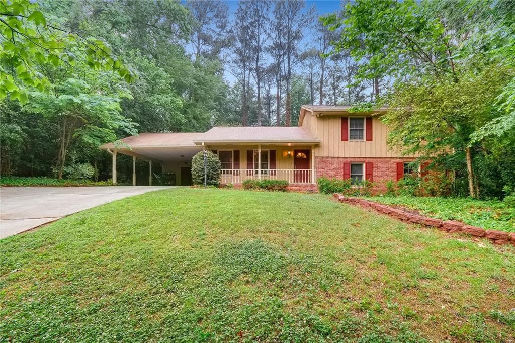 4 bedroom, 2,100 sq ft single family residence sold at 2794 Greenrock Trail, Atlanta, GA 30340