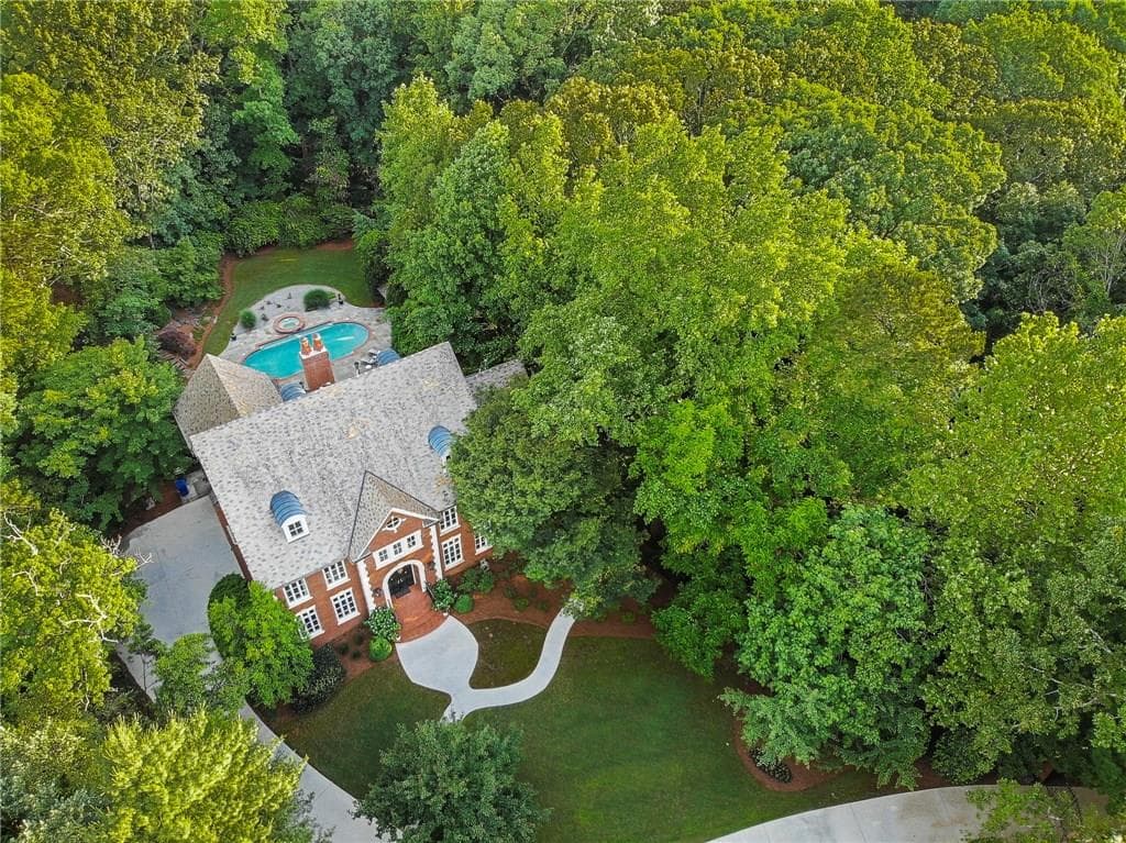 5 bedroom, 10,500 sq ft single family residence sold at 1260 Mount Paran Road, Atlanta, GA 30327