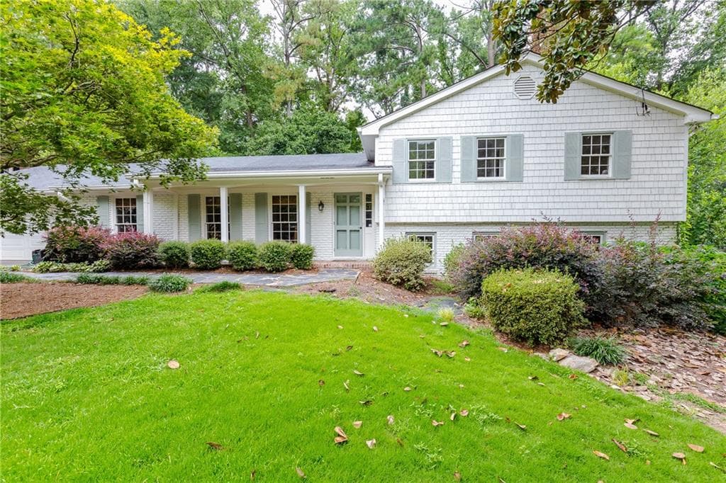 4 bedroom, 2,820 sq ft single family residence sold at 2645 Hyde Manor Drive, Atlanta, GA 30327