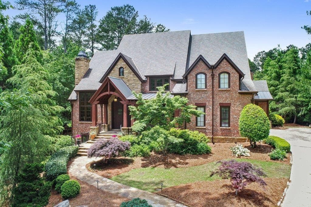 6 bedroom, 7,377 sq ft single family residence sold at 829 Middle Fork Trail, Suwanee, GA 30024