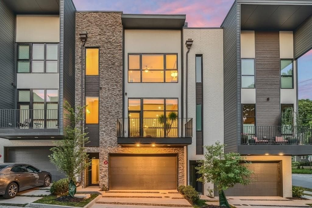 4 bedroom, 3,034 sq ft townhouse sold at 104 Birch Street 13, Decatur, GA 30030
