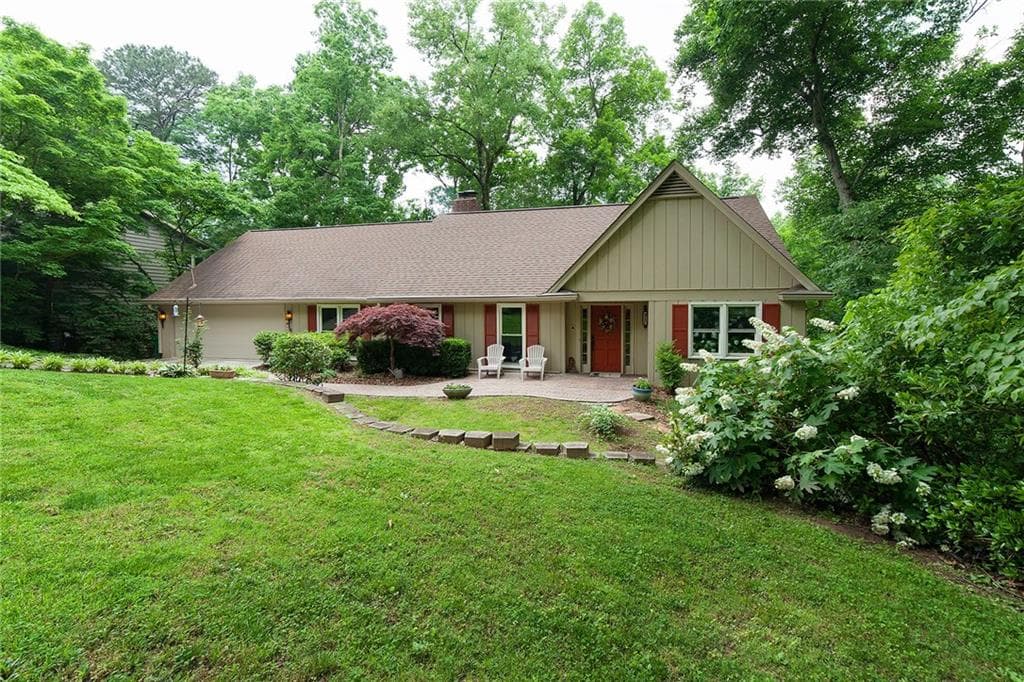 4 bedroom, 2,821 sq ft single family residence sold at 2112 Starfire Drive, Atlanta, GA 30345