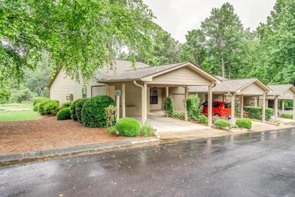 2 bedroom, 1,101 sq ft condominium sold at 2235 Old Hamilton Place 1000A, Gainesville, GA 30507
