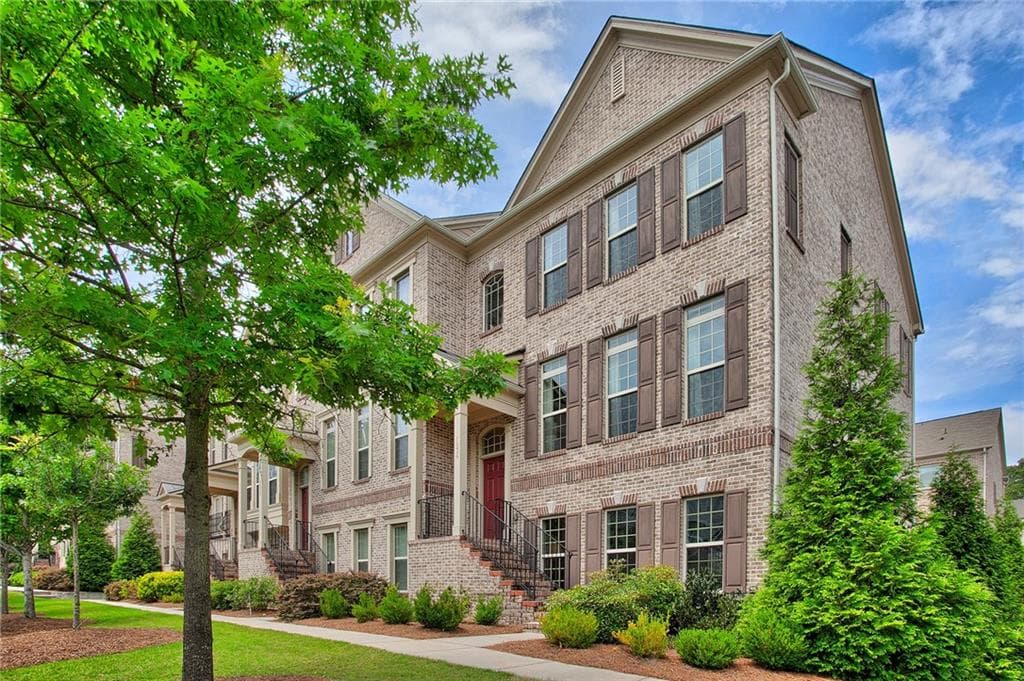 1034 E Paces Chase, Atlanta, GA 30326 — most recent listing photo