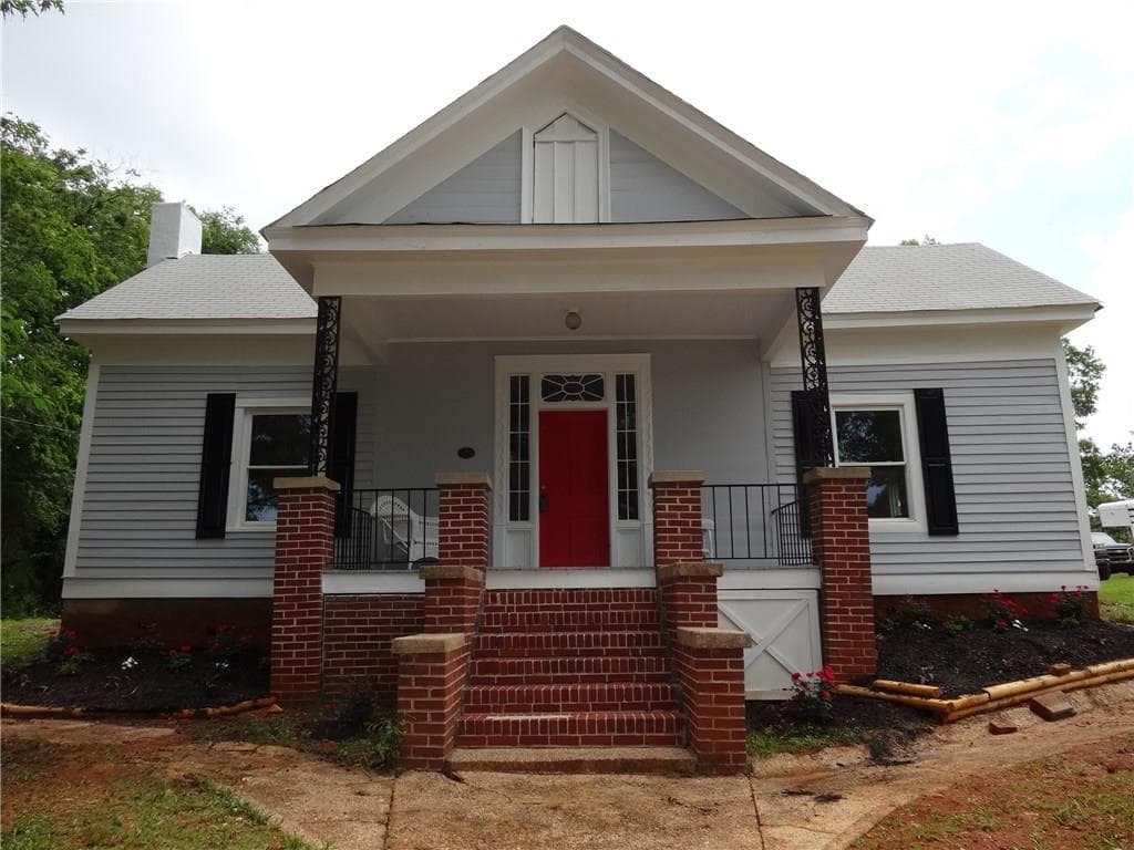 3 bedroom, 1,800 sq ft single family residence sold at 111 S. Main Street, Adairsville, GA 30103
