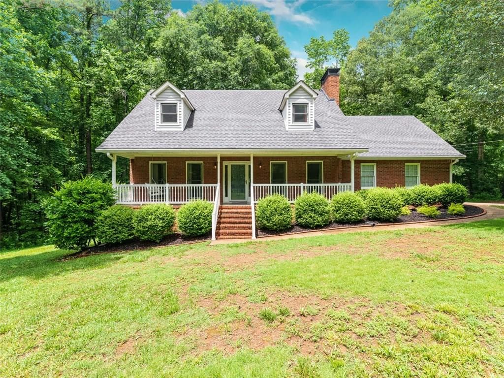 3 bedroom, 2,440 sq ft single family residence sold at 6315 Valley Stream Drive, Cumming, GA 30040