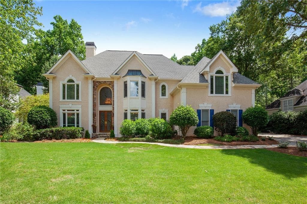 6 bedroom, 5,918 sq ft single family residence sold at 1101 Vinings Falls Drive, Smyrna, GA 30080