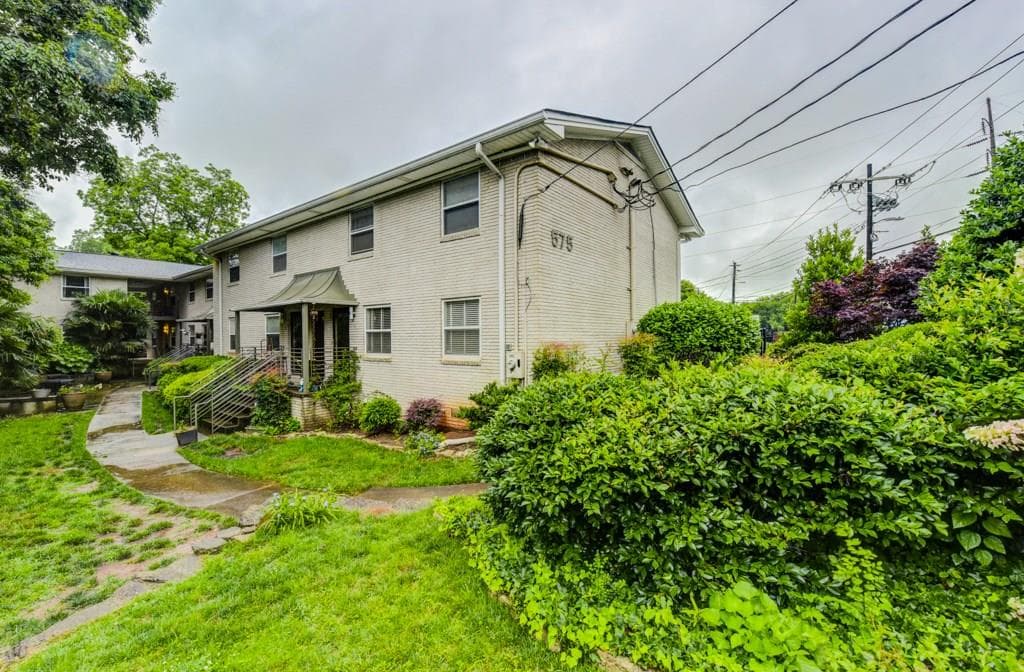 2 bedroom, 810 sq ft condominium sold at 575 Flat Shoals Avenue U12, Atlanta, GA 30316