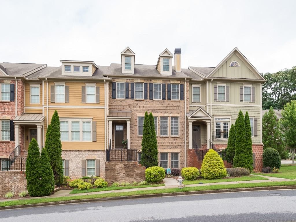 3 bedroom, 2,786 sq ft townhouse sold at 3852 Felton Hill Road 5, Smyrna, GA 30082