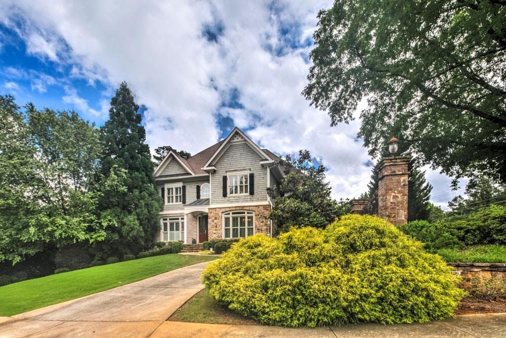4 bedroom, 4,409 sq ft single family residence sold at 3302 Chimney Lane, Roswell, GA 30075