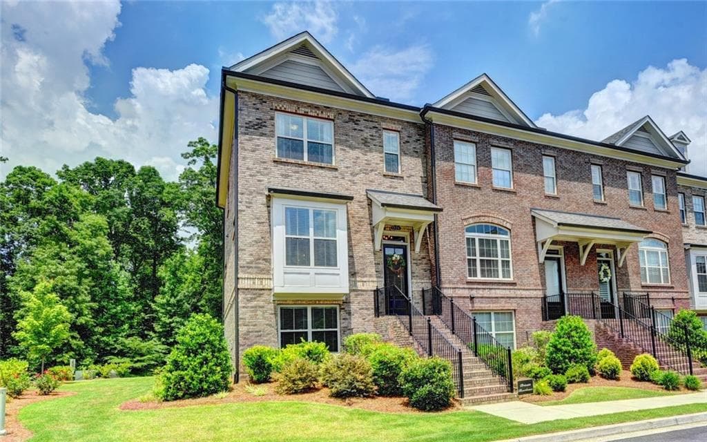 1026 Township Square, Alpharetta, GA 30022 — most recent listing photo