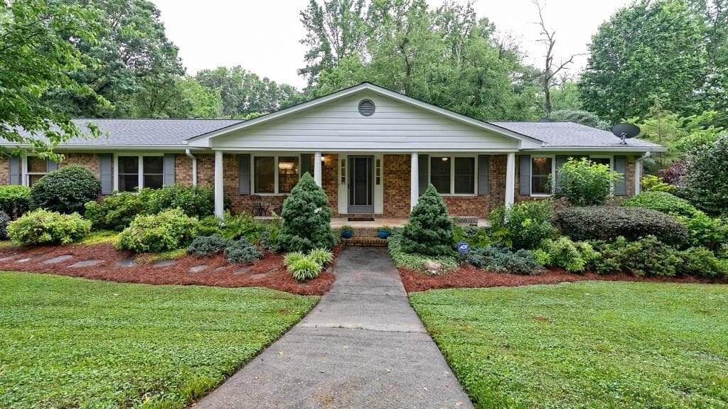 4 bedroom, 3,856 sq ft single family residence sold at 42 Vanessa Drive, Smyrna, GA 30082