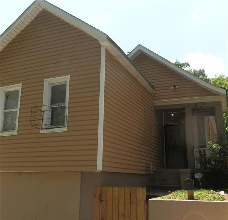 2 bedroom, 1,008 sq ft single family residence sold at 101 Haygood Avenue, Atlanta, GA 30315